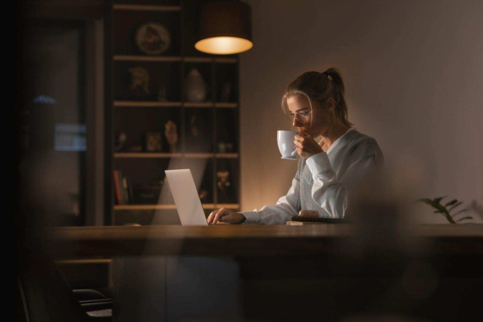 Professionelle Finanzberatung und Budgetplanung in entspannter Atmosphäre